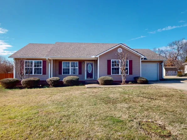 1043 Sir Lionel St, Dyersburg, TN 38024