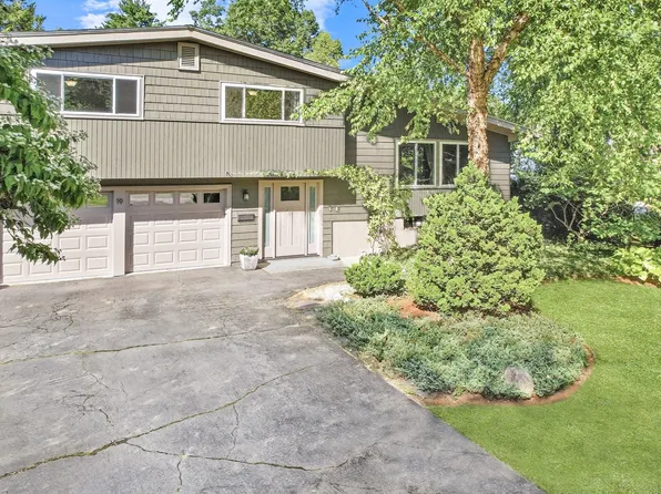 19 Berkeley Rd, Framingham, MA 01701