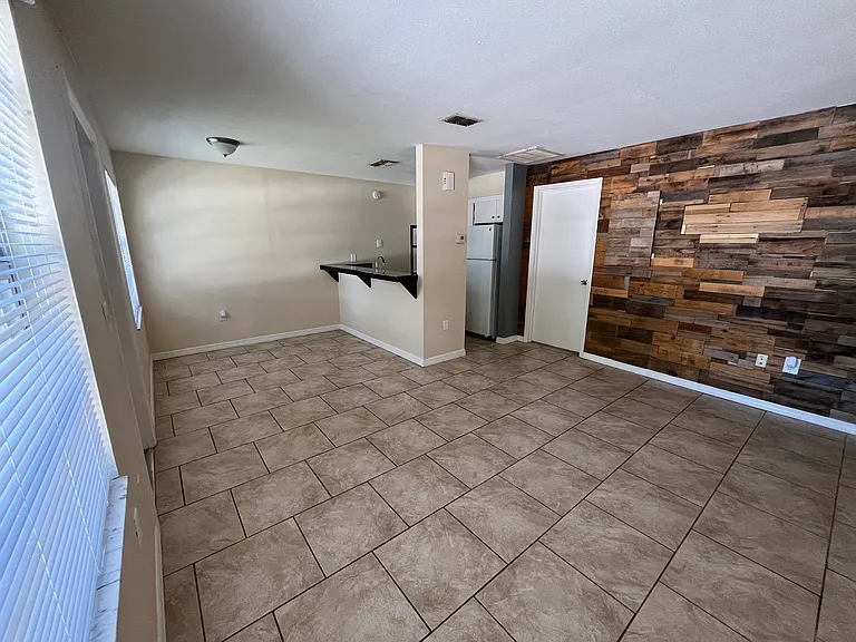 715 Angelina Ln — Photo 8