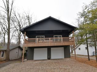 9904 Lake Rd, Lambton Shores, ON N0M1T0