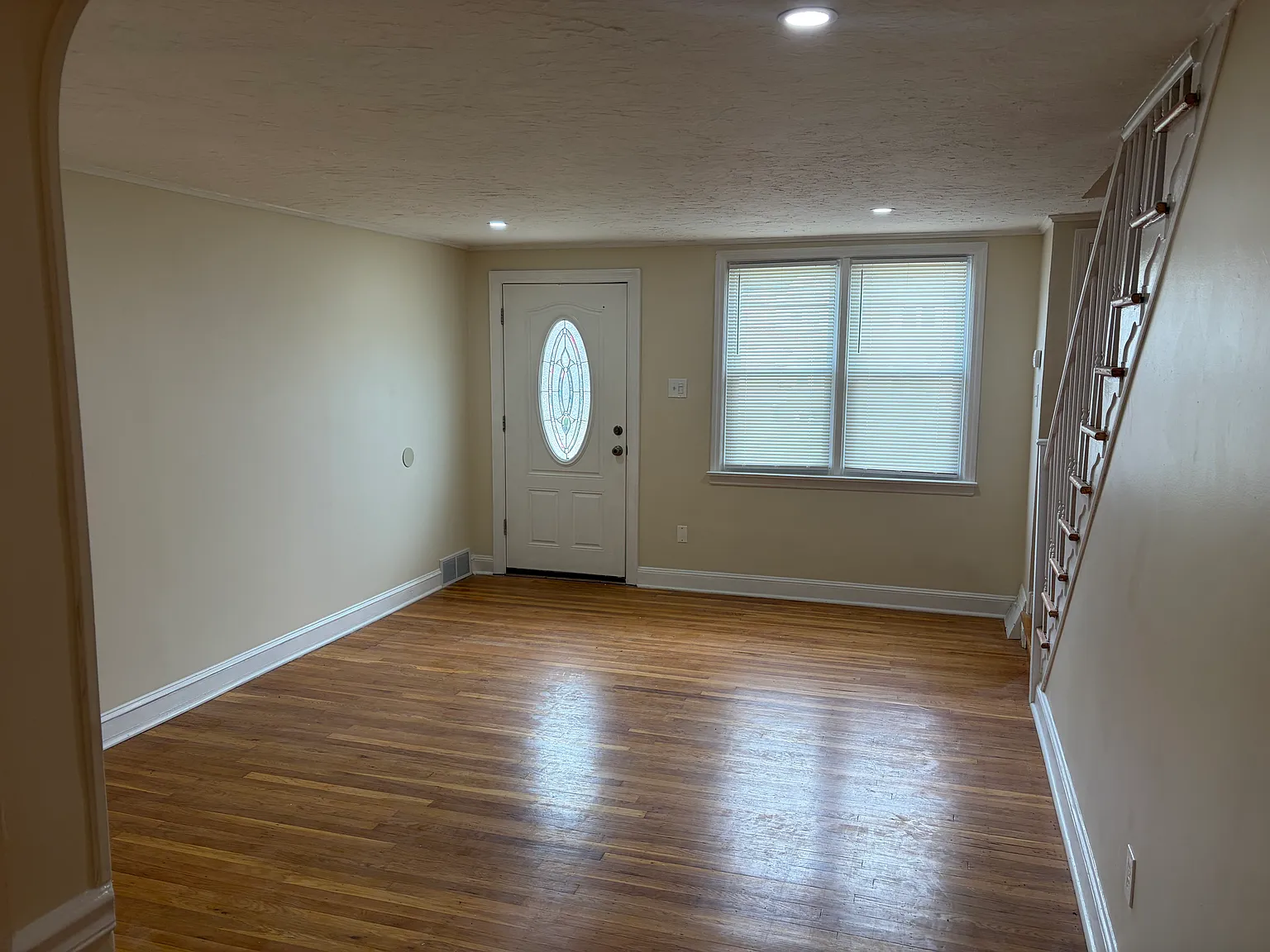 3 bed, 1.5 bath, 1152 sqft, $2,300 — Photo 3