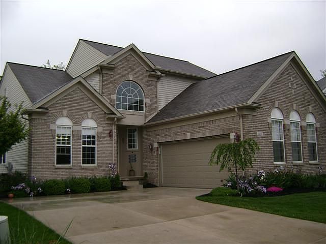 1st image of 216 Lexington Cir