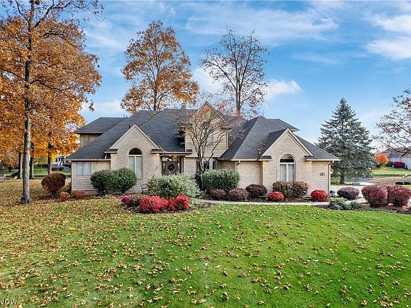 2nd image of 4261 Huntington Woods