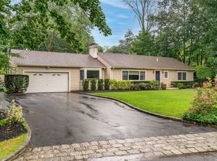 16 Ridge Rd, Cold Spring Harbor, NY 11724