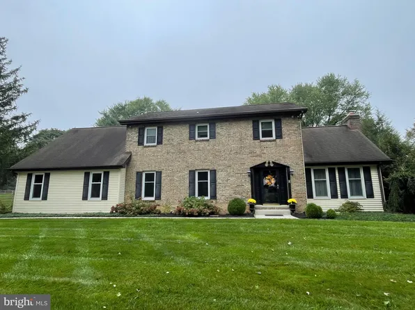 106 Maple Ln, Lebanon, PA 17042