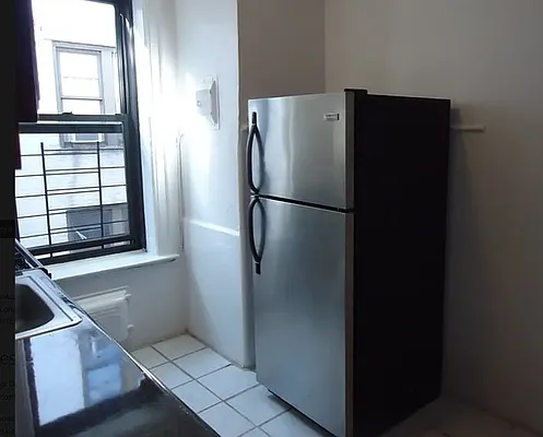 Rented by Farside Realty LLC | media 2