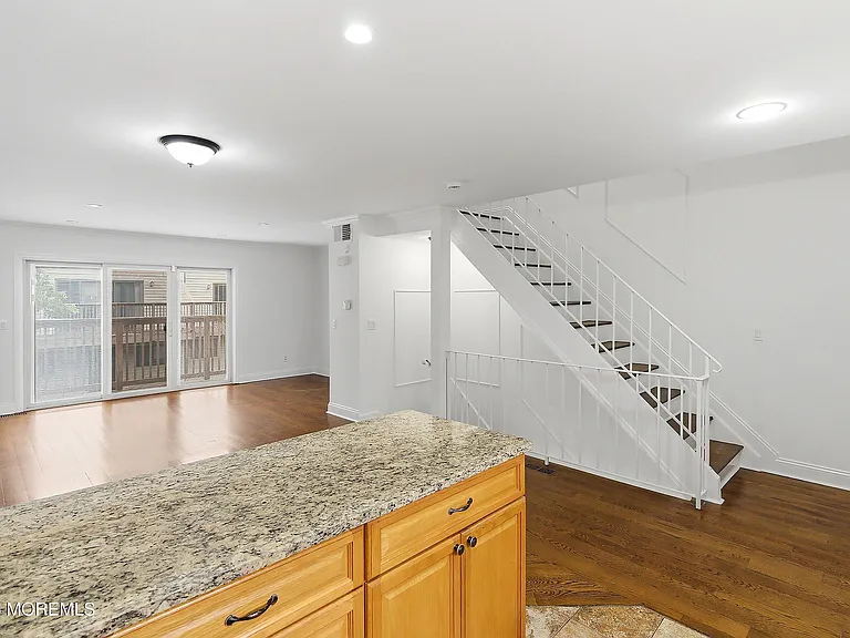 190 Spruce St #10 — Photo 19