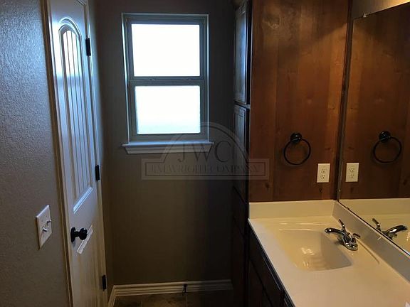 5th image of 504 Sladecek Dr #A