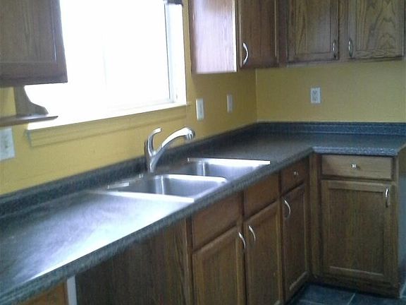 4th image of 598 Thornhill Ct