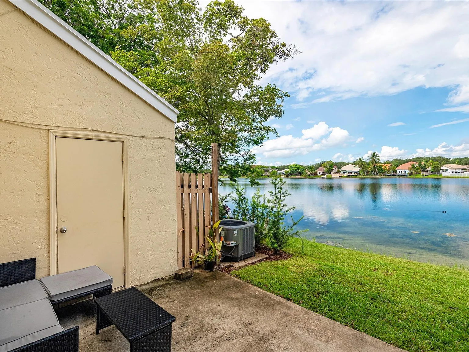 2 bed, 1.5 bath, 1088 sqft, $3,000 — Photo 2