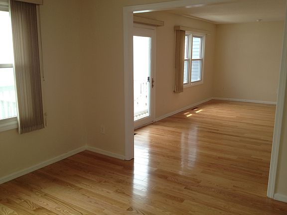 5th image of 90 Cosey Beach Ave APT 6