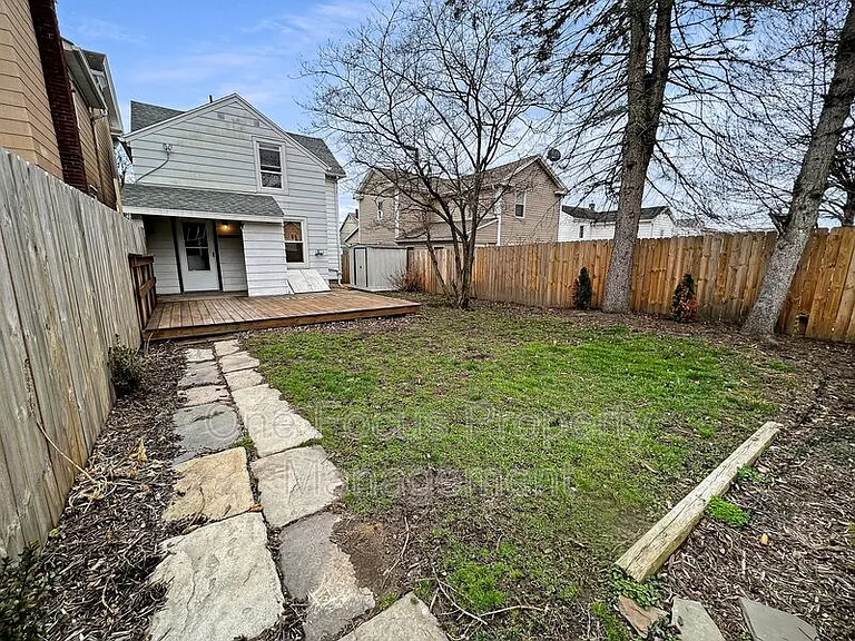 145 Center St — Photo 15