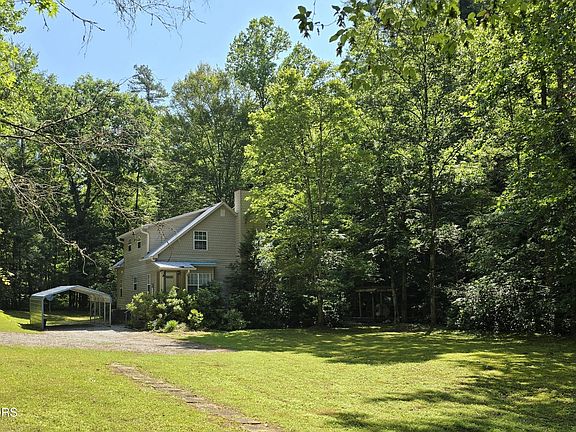 3rd image of 1316 E Millers Cove Rd