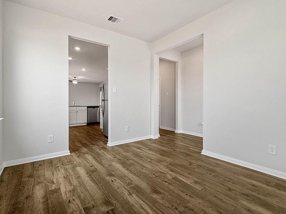 4th image of 701 Jasmine Ridge Ln