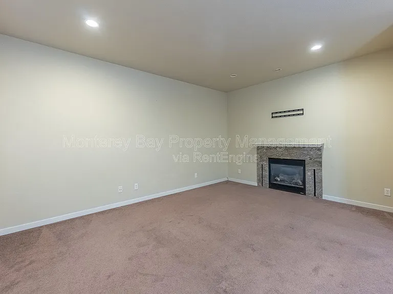 594 Lopez Ave — Photo 2