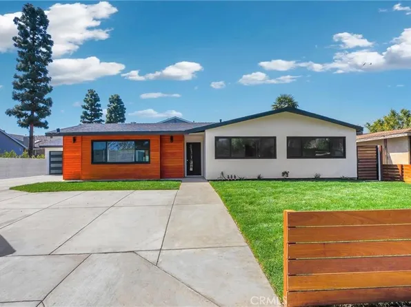 335 University Dr, Costa Mesa, CA 92627