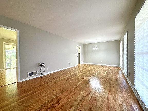 3rd image of 849 Bunker Hill Rd