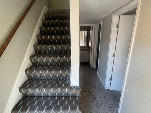 2nd image of 300 NE Westwind Dr Unit B