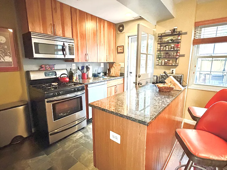 1723 N Cliff St — Photo 4