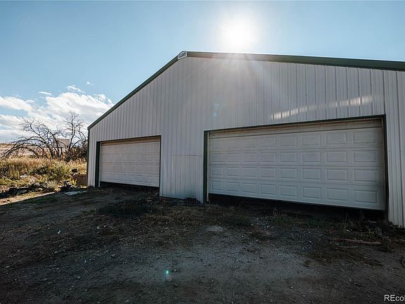 3rd image of 1168 Buttercup Road