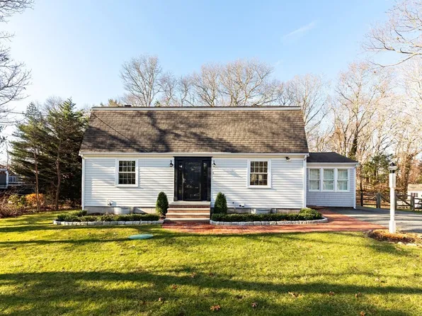 4 Burnside St, Plymouth, MA 02360