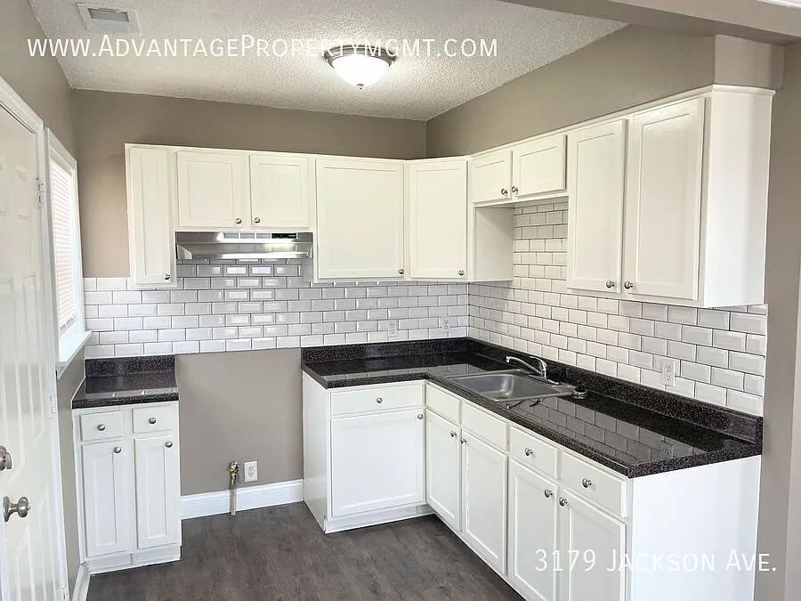Charming 2 bedroom, 1 bathroom duplex — Photo 4