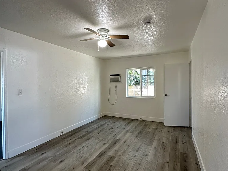 728 1/2 S Leonard Ave #3 — Photo 5