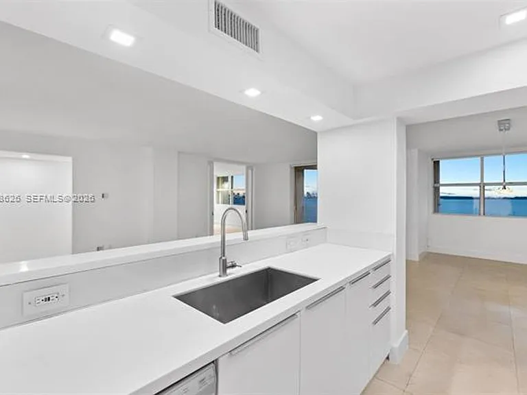 1420 Brickell Bay Dr #CU-1001A — Photo 39