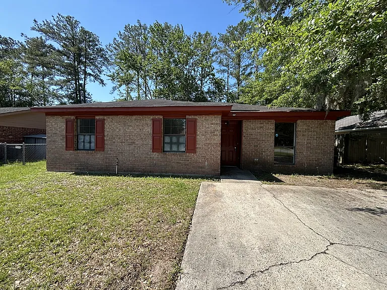 260 Garden Cir — Photo 1