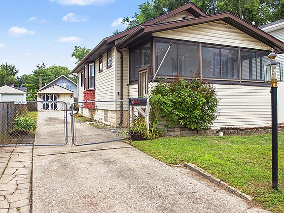 2nd image of 23115 Berdeno Ave