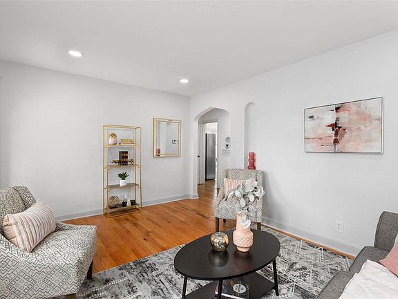4th image of 9412 Lavern Pl
