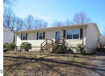 Well maintained rambler in convenient location!