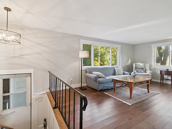 5th image of 570 Sherwood Ln