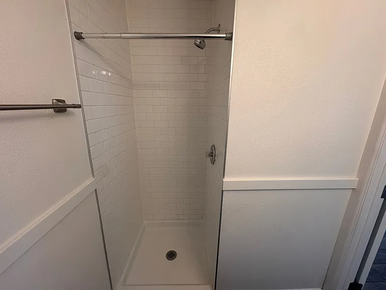 Adams Apartments — Photo 7