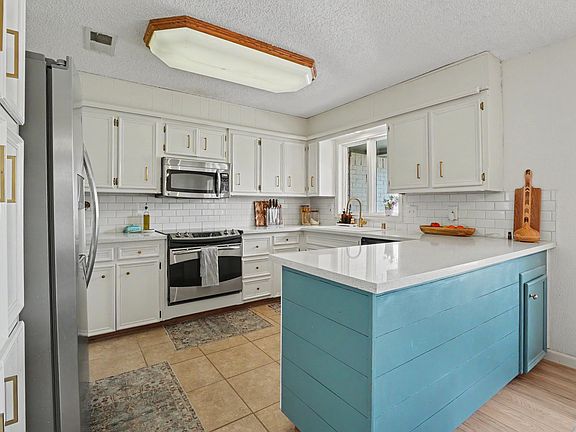 5th image of 5402 94th St