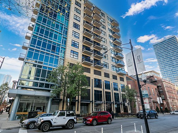 2nd image of 101 W Superior St APT 606