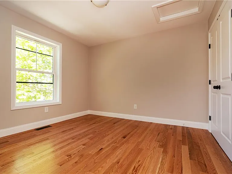 81 Cadora Ave — Photo 23