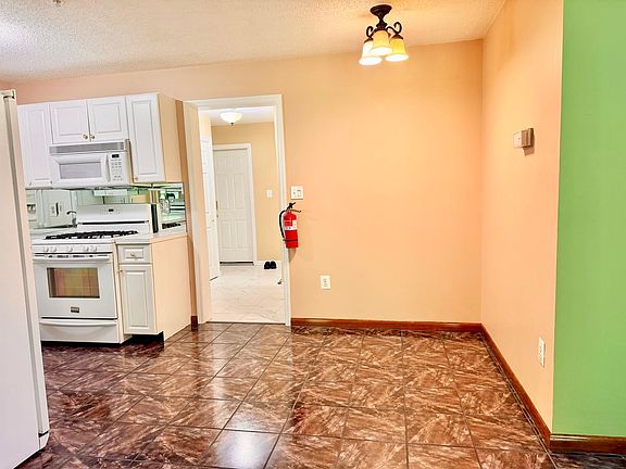 2nd image of 191 Prestwick Way #191