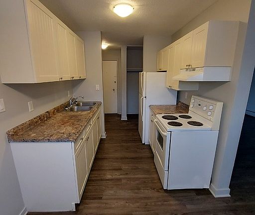 2nd image of 10418 103rd Ave