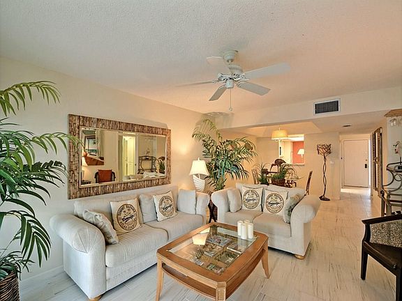 4th image of 3939 Ocean Dr