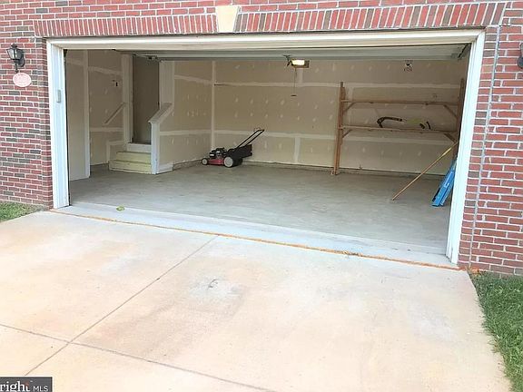 Oversized 2 car garage