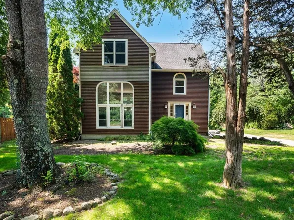 60 Alderwood Drive, Stratham, NH 03885