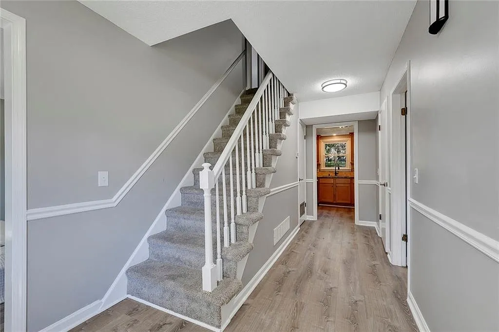4 bed, 3.0 bath, 2390 sqft, $2,800 — Photo 3