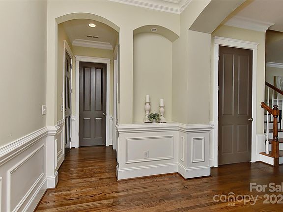 4th image of 6832 Fairway Row Ln