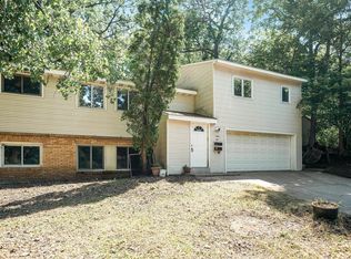 573 Maple Sq, Wayzata, MN 55391