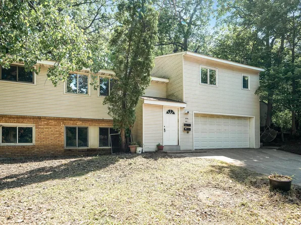 573 Maple Sq, Wayzata, MN 55391