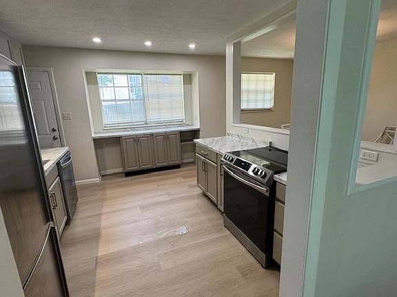 3rd image of 508 Chisholm Trl