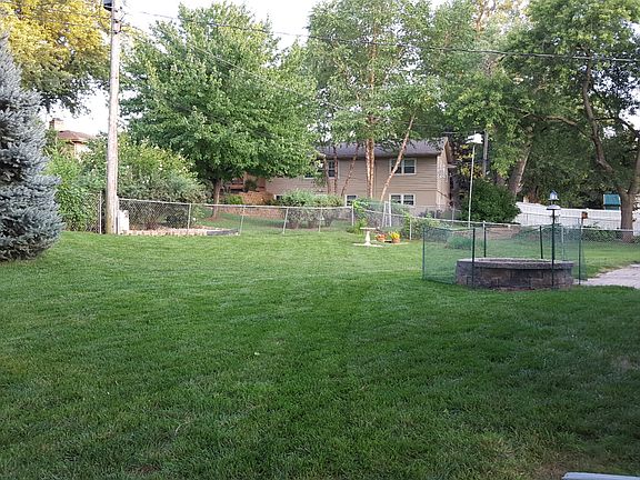 3rd image of 523 S 118th St