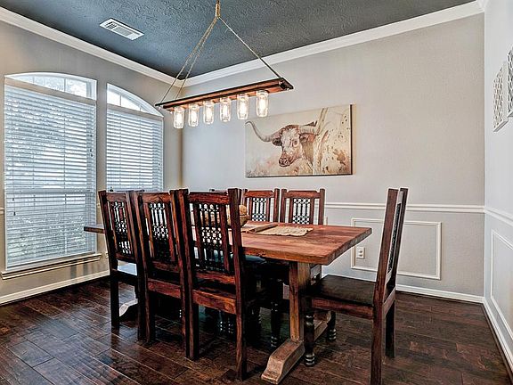 2nd image of 512 White Oak Pointe