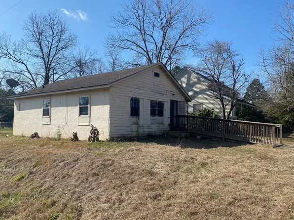 515 E Altamaha St, Fitzgerald, GA 31750